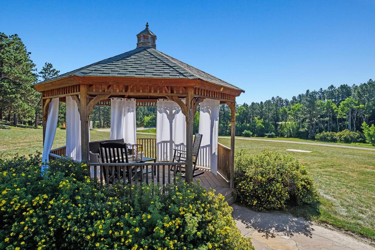 مدينة رابيد Black Forest Inn Bed & Breakfast المظهر الخارجي الصورة