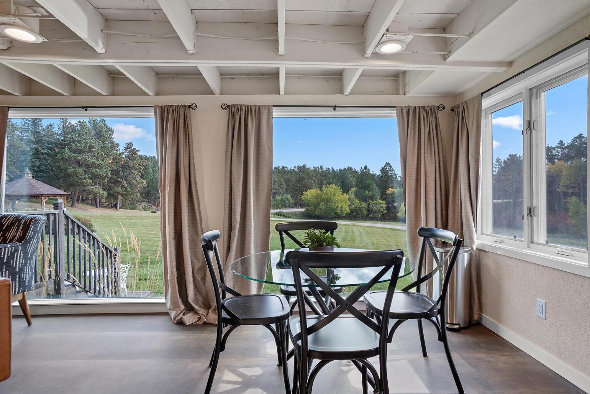 مدينة رابيد Black Forest Inn Bed & Breakfast المظهر الخارجي الصورة