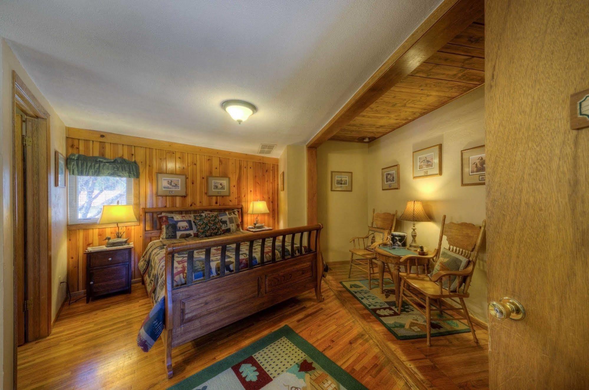 مدينة رابيد Black Forest Inn Bed & Breakfast المظهر الخارجي الصورة